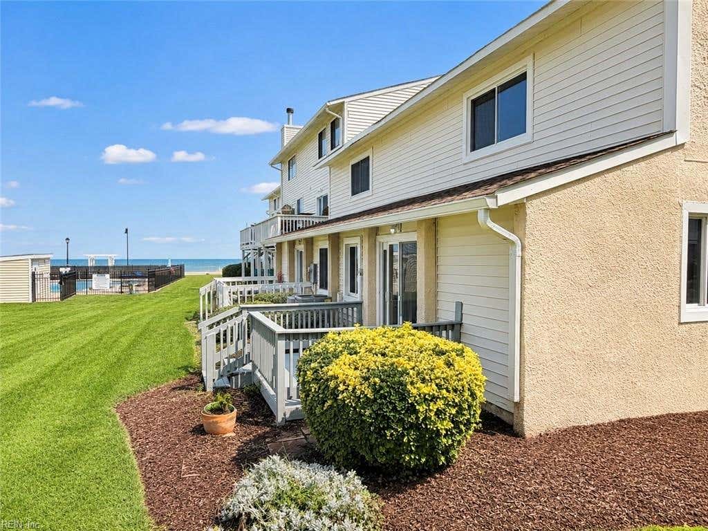 Photo of 20 Cantamar Court, Hampton, VA 23664 (MLS # 10646315)
