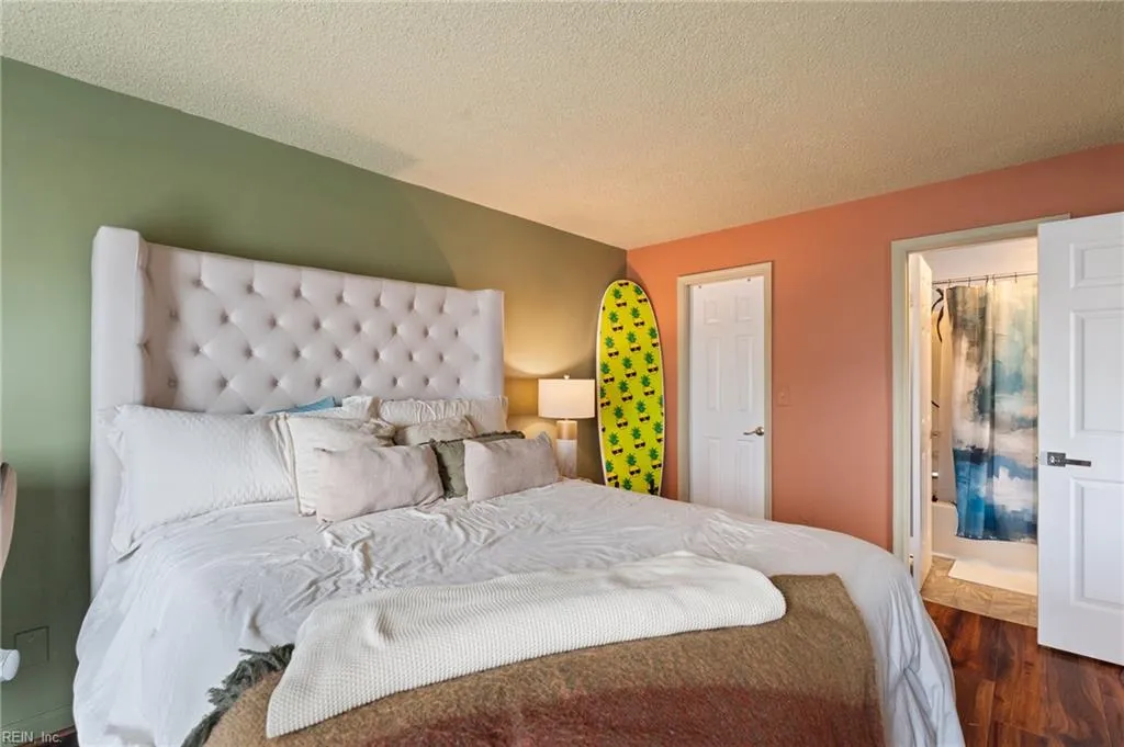 Virginia Beach, Virginia 23451, United States, 2 Bedrooms Bedrooms, ,2 BathroomsBathrooms,Residential,Active,164506