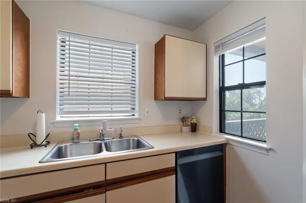 Virginia Beach, Virginia 23451, United States, 2 Bedrooms Bedrooms, ,2 BathroomsBathrooms,Residential,Active,164506