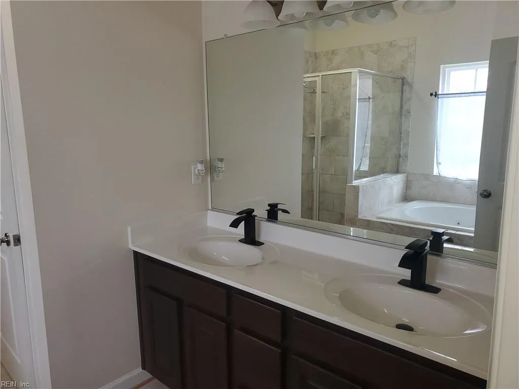 Virginia Beach, Virginia 23456, United States, 4 Bedrooms Bedrooms, ,3 BathroomsBathrooms,Residential,Active,81003