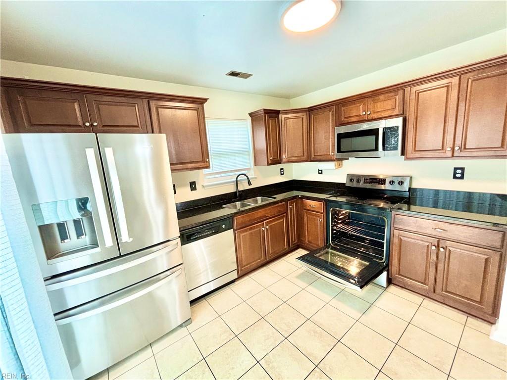 1176 Lord Dunmore DR