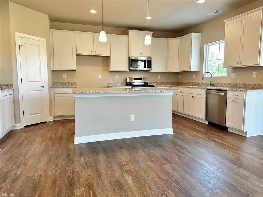 Suffolk, Virginia 23434, United States, 4 Bedrooms Bedrooms, ,3 BathroomsBathrooms,Residential,Active,231309