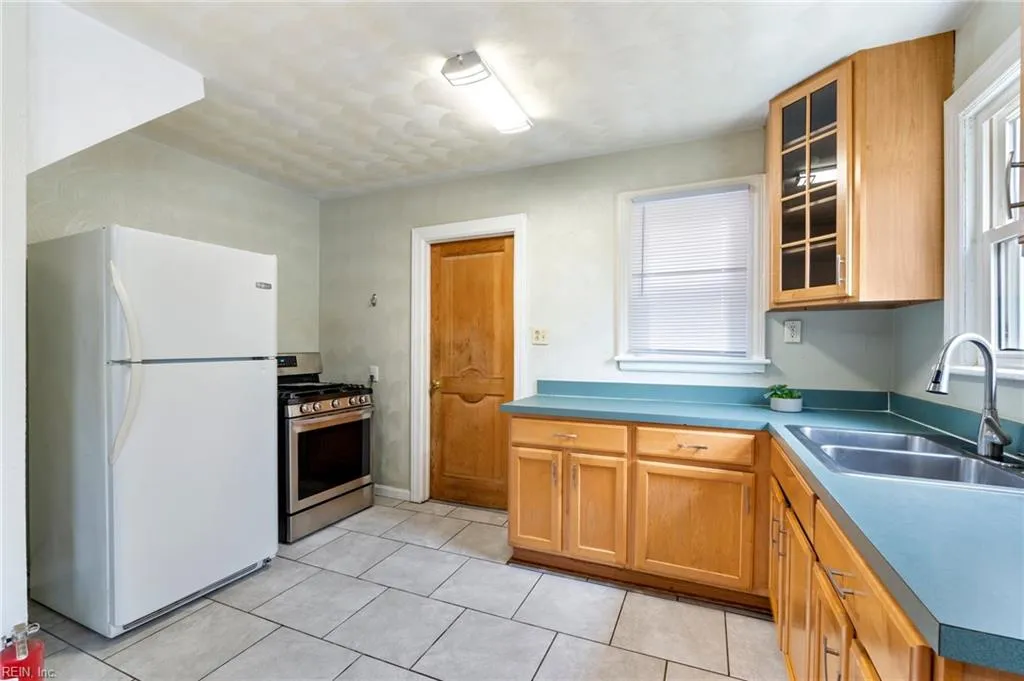 Norfolk, Virginia 23513, United States, 3 Bedrooms Bedrooms, ,1 BathroomBathrooms,Residential,Pending,31332