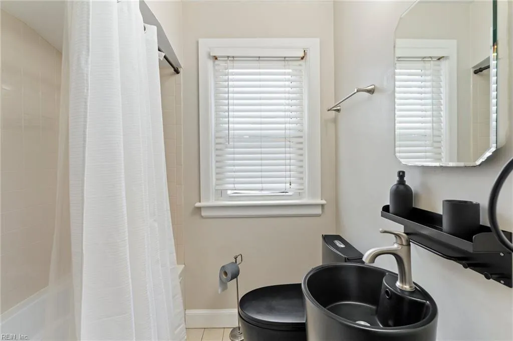 Norfolk, Virginia 23513, United States, 3 Bedrooms Bedrooms, ,1 BathroomBathrooms,Residential,Pending,31332