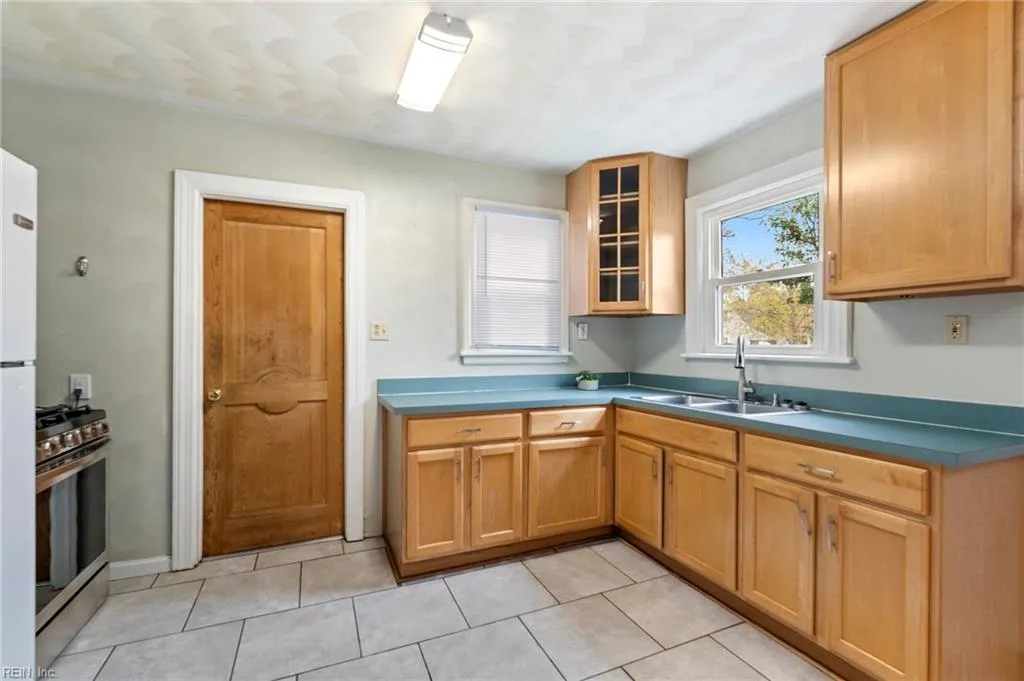 Norfolk, Virginia 23513, United States, 3 Bedrooms Bedrooms, ,1 BathroomBathrooms,Residential,Pending,31332