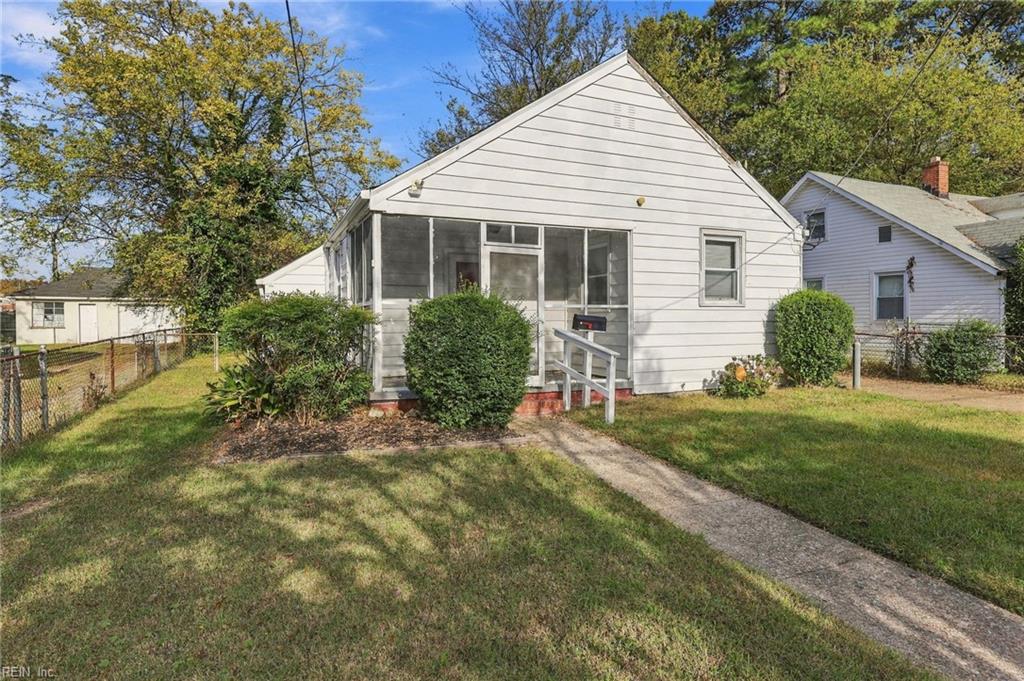 Photo of 7538 Yorktown Drive, Norfolk, VA 23505 (MLS # 10659976)