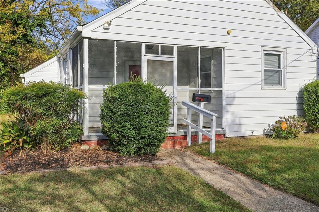 Photo of 7538 Yorktown Drive, Norfolk, VA 23505 (MLS # 10659976)