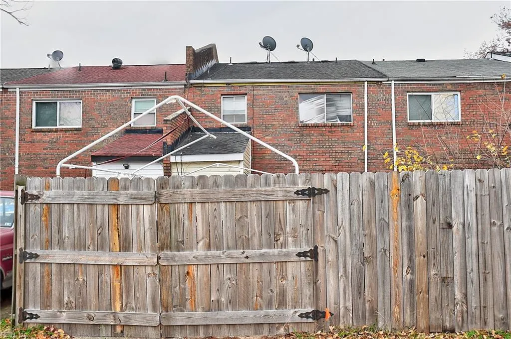 Norfolk, Virginia 23502, United States, 3 Bedrooms Bedrooms, ,3 BathroomsBathrooms,Residential,Pending,30430