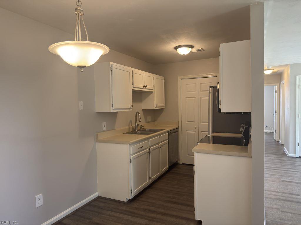 2824 Eric CT