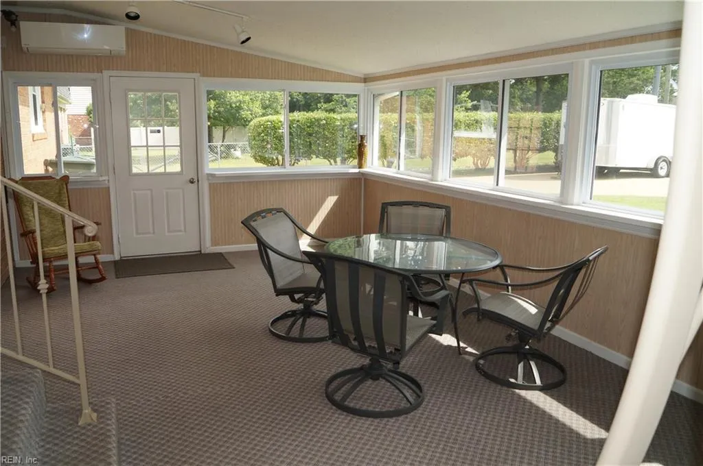 Hampton, Virginia 23664, United States, 3 Bedrooms Bedrooms, ,2 BathroomsBathrooms,Residential,Pending,135863