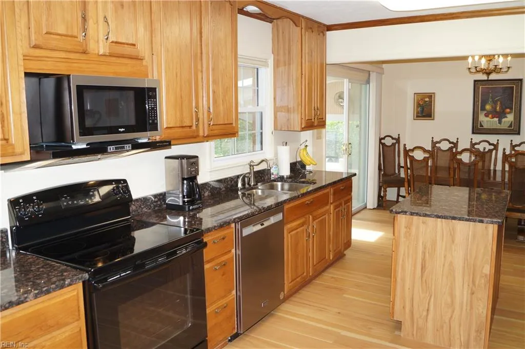 Hampton, Virginia 23664, United States, 3 Bedrooms Bedrooms, ,2 BathroomsBathrooms,Residential,Pending,135863