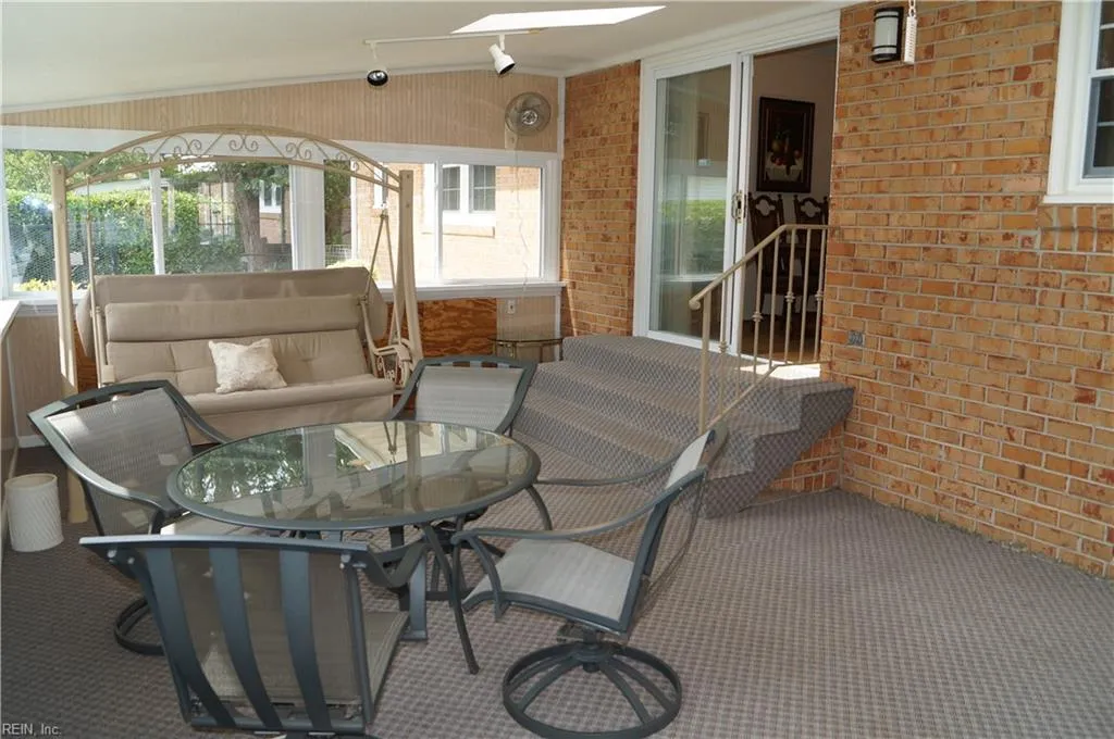 Hampton, Virginia 23664, United States, 3 Bedrooms Bedrooms, ,2 BathroomsBathrooms,Residential,Pending,135863