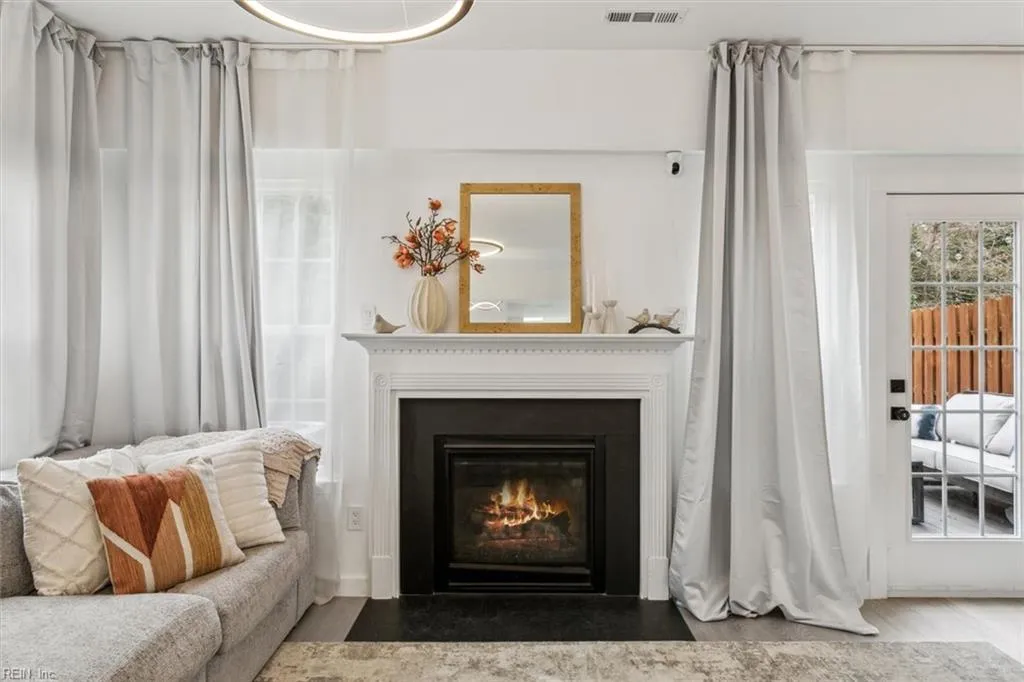 Yorktown, Virginia 23690, United States, 3 Bedrooms Bedrooms, ,3 BathroomsBathrooms,Residential,Pending,85836