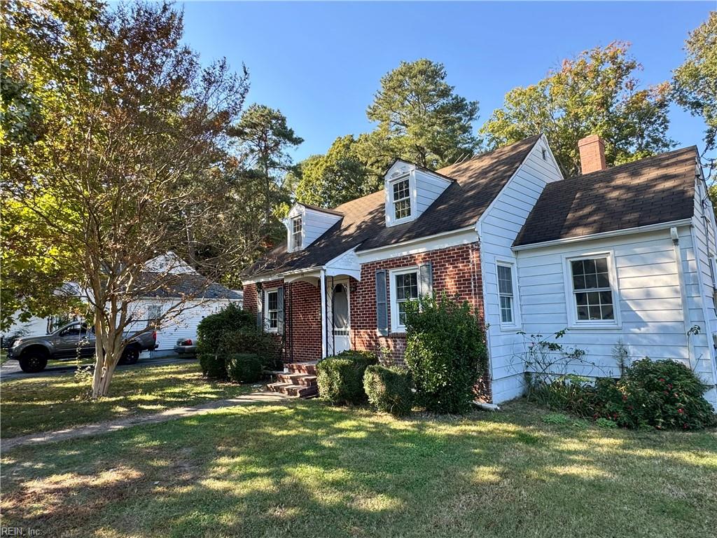 Photo of 15 Sunset Road, Newport News, VA 23606 (MLS # 10659950)