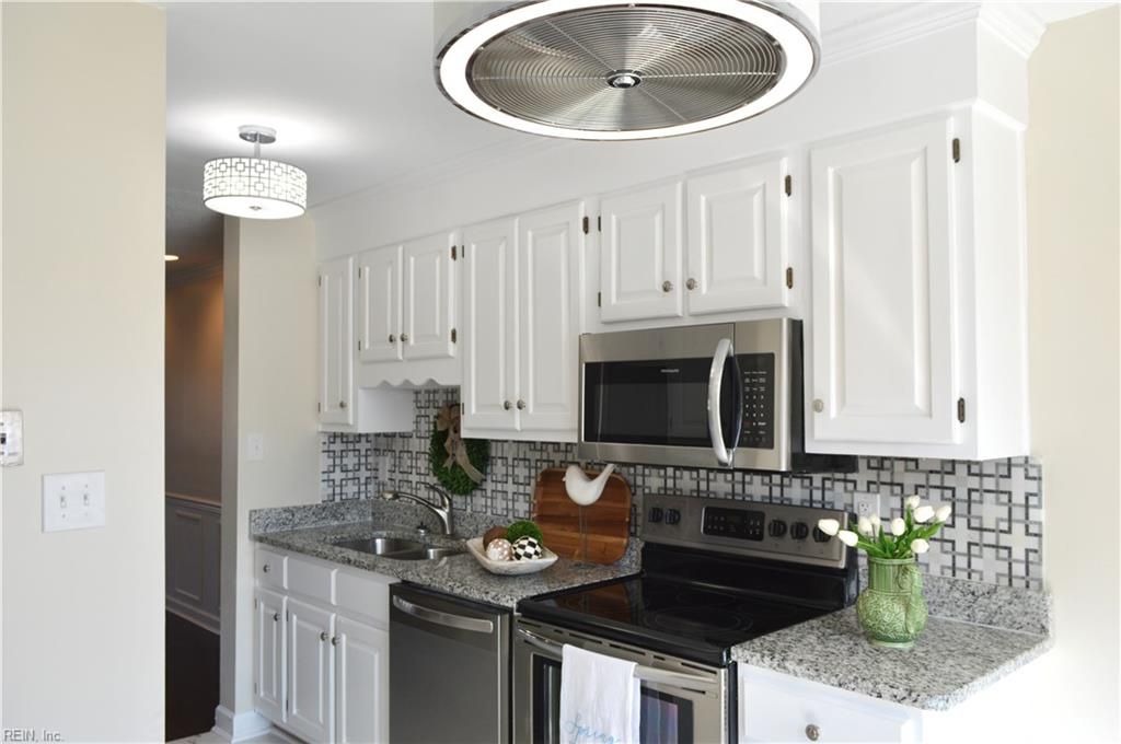 Photo of 170 River Point Drive, Suffolk, VA 23434 (MLS # 10623194)