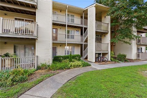 Photo of 538 Pineland Circle #204, Newport News, VA 23608 (MLS # 10604728)