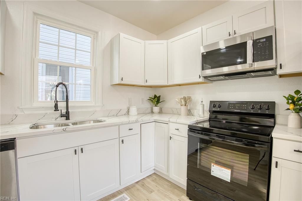 Photo of 910 Rugby Street, Norfolk, VA 23504 (MLS # 10616326)