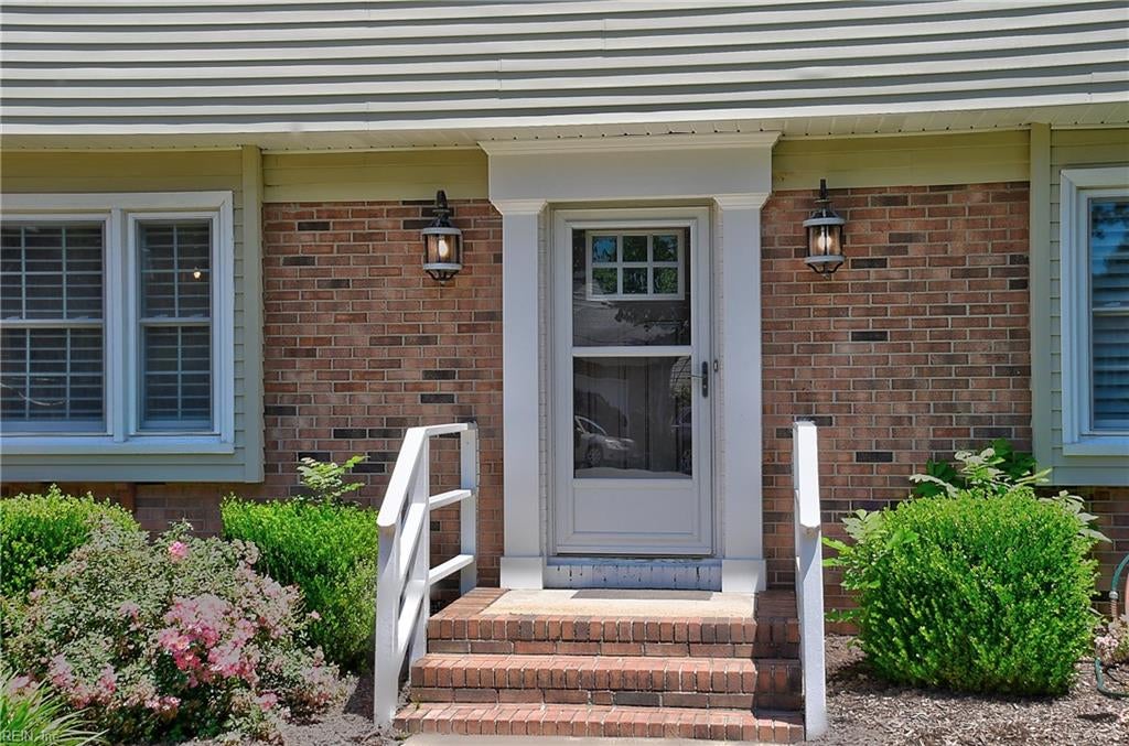 Photo of 609 Pelham Place, Virginia Beach, VA 23452 (MLS # 10637594)