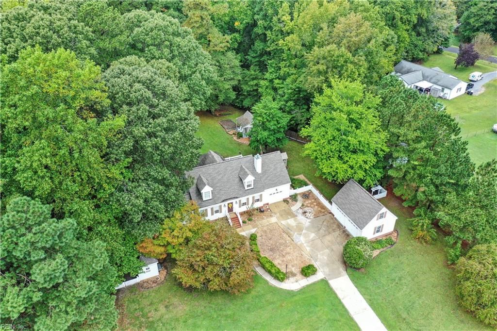 Photo of 304 Plantation Ln Ln, Smithfield, VA 23430 (MLS # 10623591)