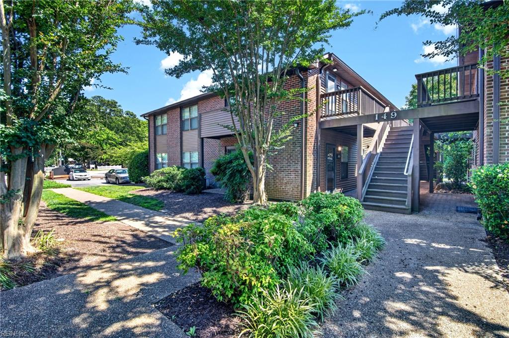 Photo of 149 Windsor Castle Drive #E, Newport News, VA 23608 (MLS # 10648876)