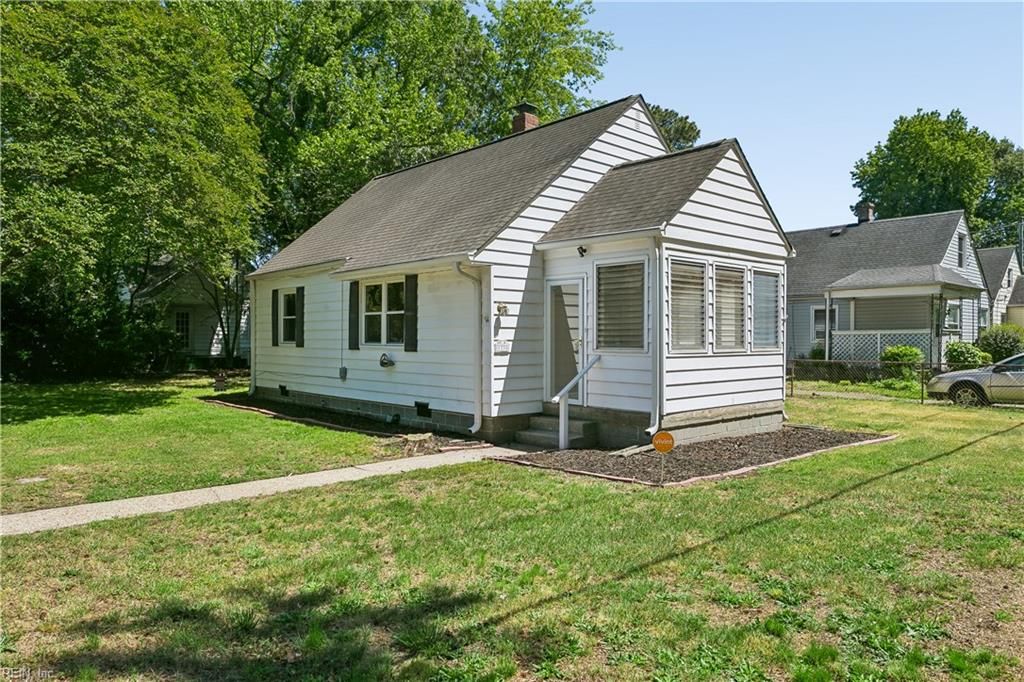 Photo of 7730 Ruthven Road, Norfolk, VA 23505 (MLS # 10634706)