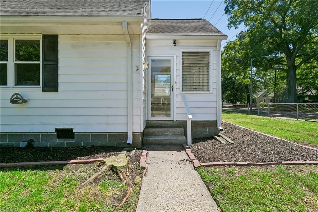 Photo of 7730 Ruthven Road, Norfolk, VA 23505 (MLS # 10634706)