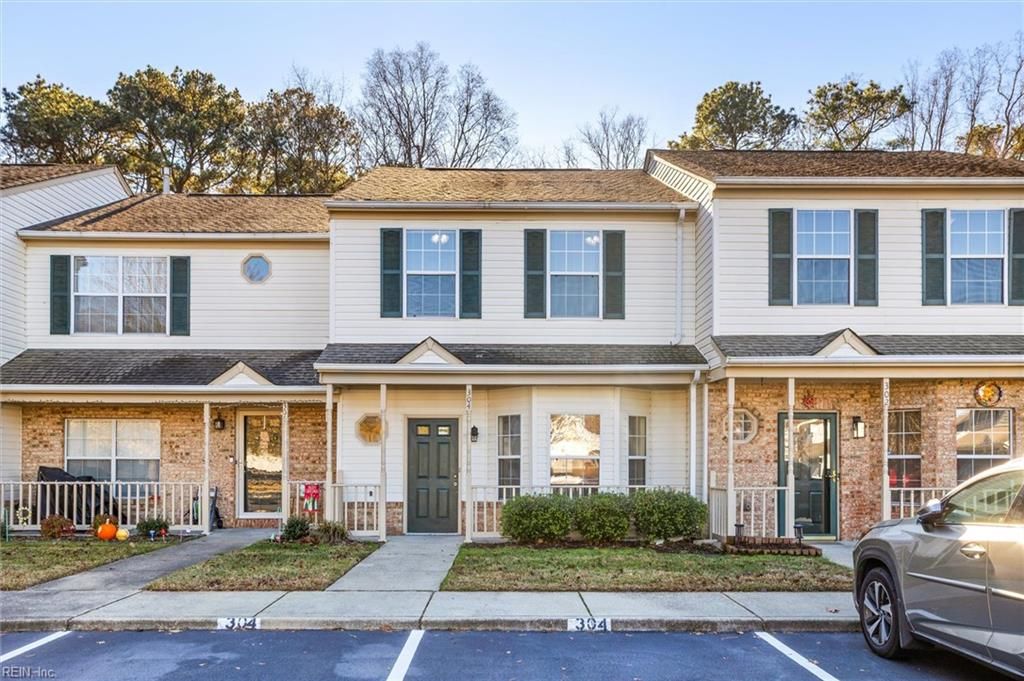 Photo of 304 Crescent Court, Yorktown, VA 23693 (MLS # 10612850)