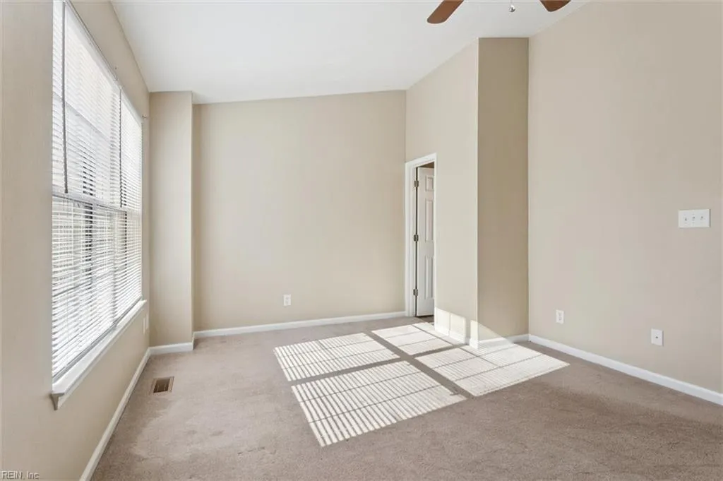 Yorktown, Virginia 23693, United States, 3 Bedrooms Bedrooms, ,3 BathroomsBathrooms,Residential,Active,253252