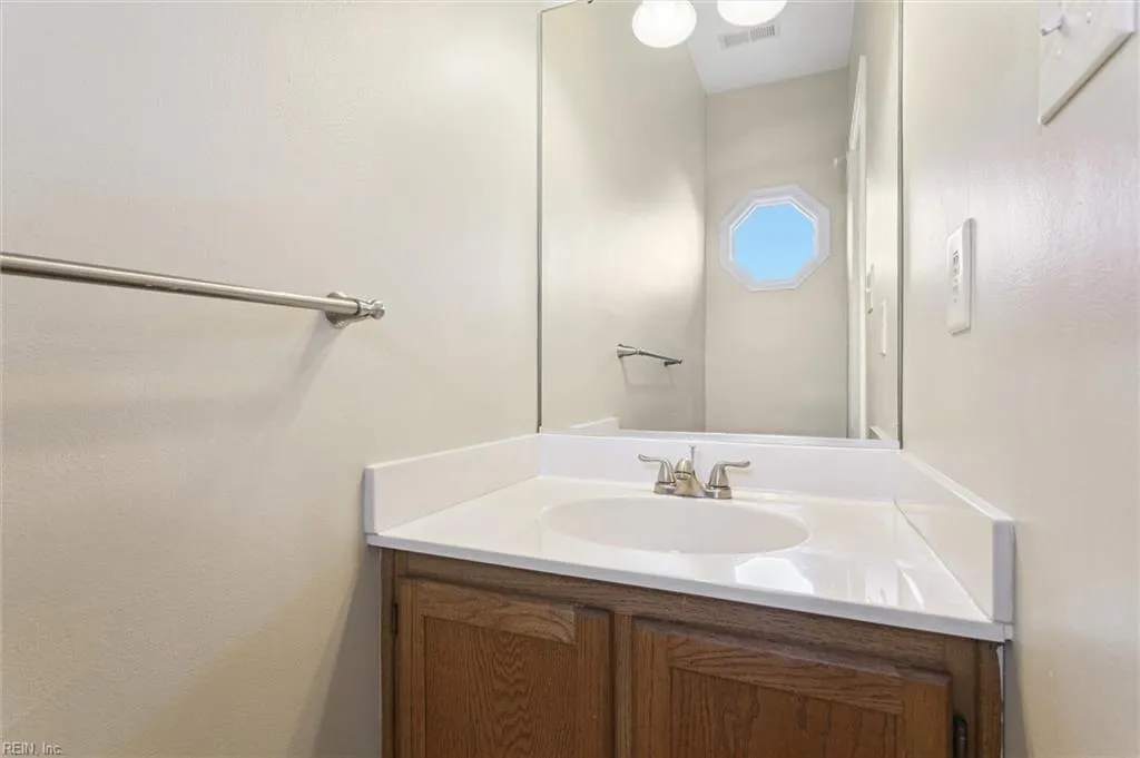 Yorktown, Virginia 23693, United States, 3 Bedrooms Bedrooms, ,3 BathroomsBathrooms,Residential,Active,253252