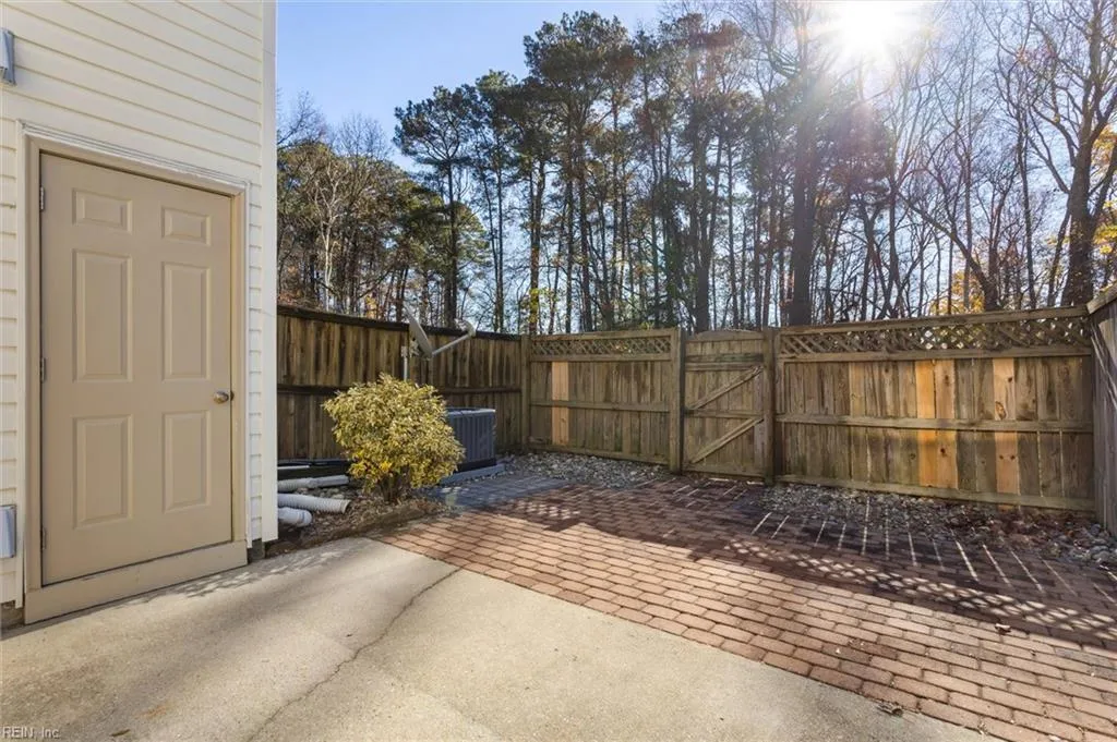 Yorktown, Virginia 23693, United States, 3 Bedrooms Bedrooms, ,3 BathroomsBathrooms,Residential,Active,253252