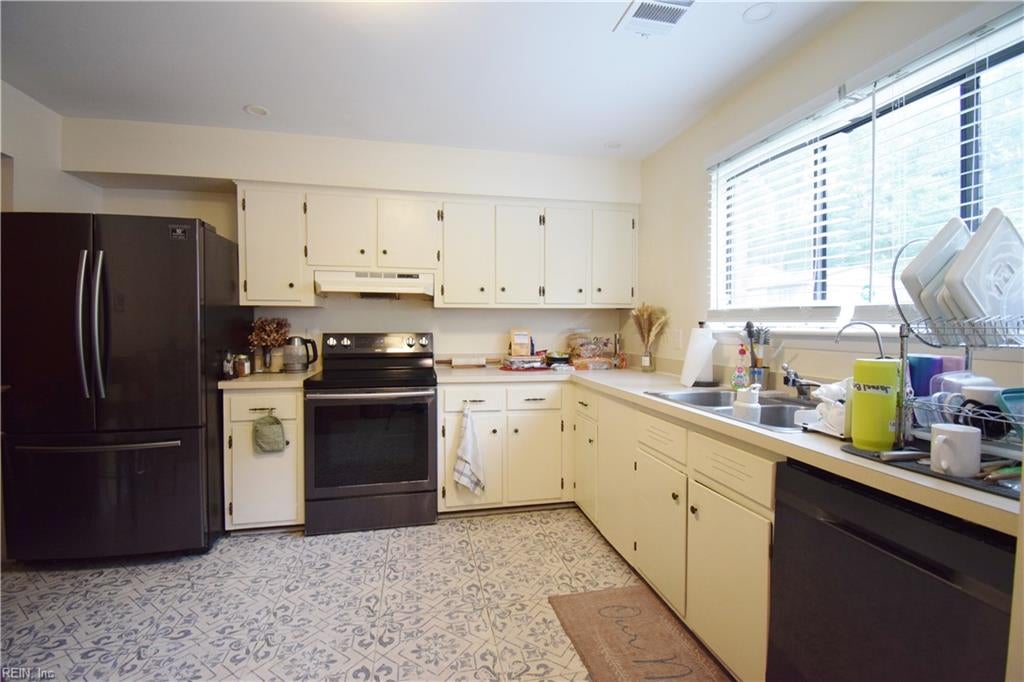 Photo of 1176 Willow Green Drive, Newport News, VA 23602 (MLS # 10646071)