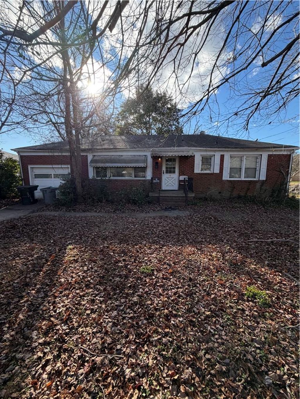 Photo of 19 Saint Albans Drive, Hampton, VA 23669 (MLS # 10613355)