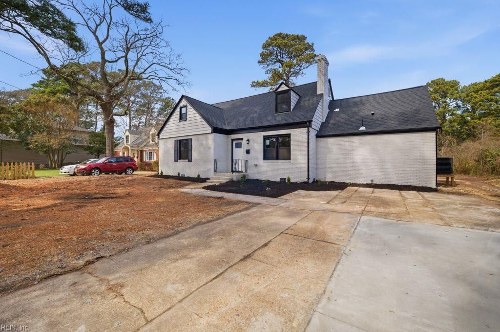 Photo of 8552 Culfor Crescent, Norfolk, VA 23503 (MLS # 10625127)