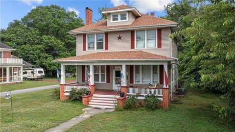 Single Family Residence in Franklin VA 302 Lee Street.jpg