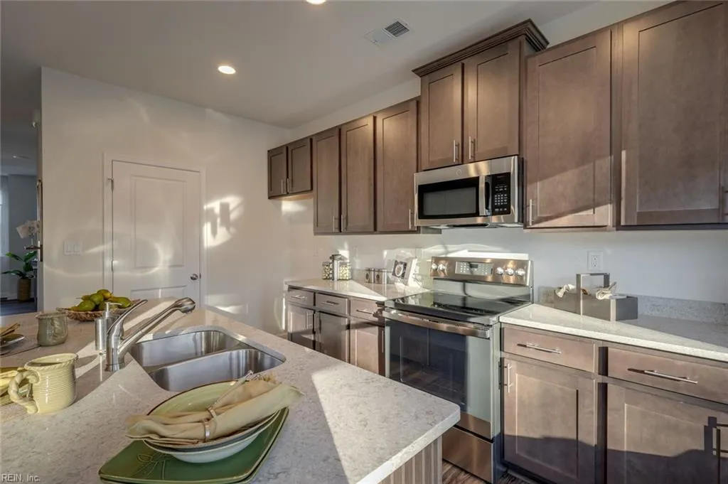 Suffolk, Virginia 23435, United States, 3 Bedrooms Bedrooms, ,3 BathroomsBathrooms,Residential,Pending,32895