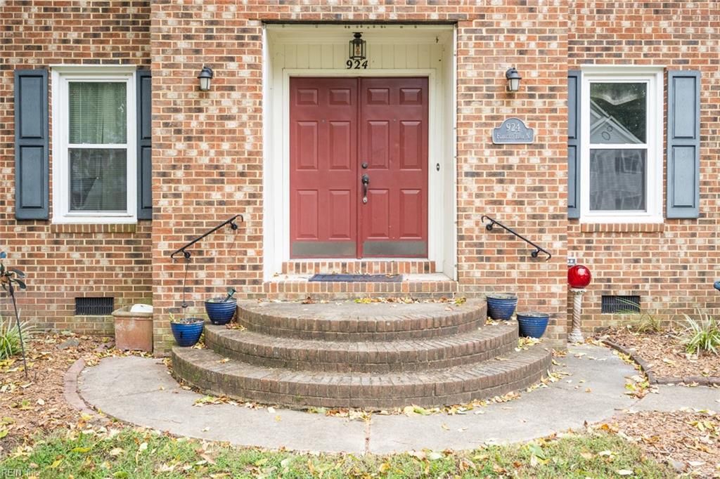 Photo of 924 Fox Ridge Trail, Chesapeake, VA 23322 (MLS # 10604918)