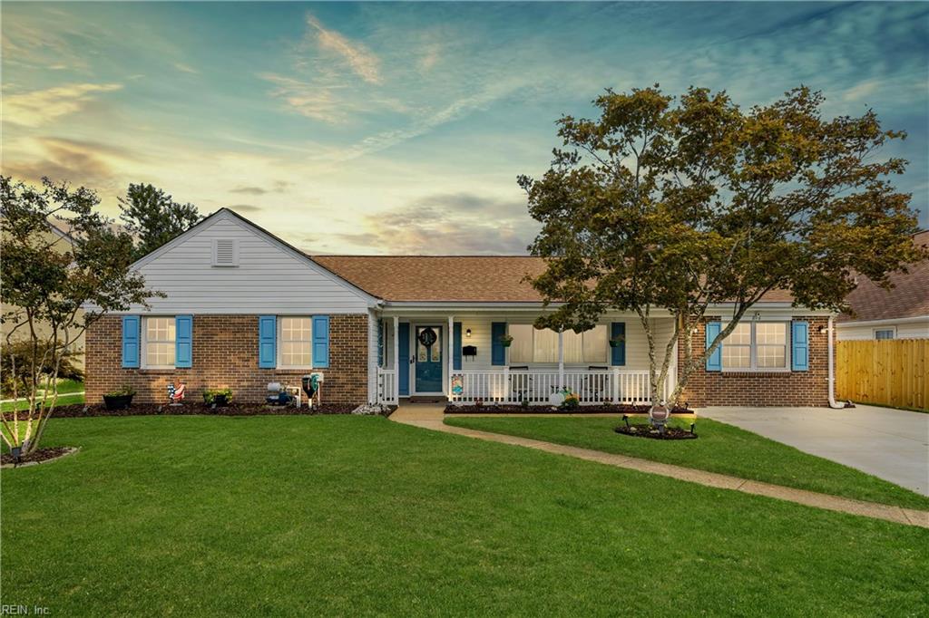 Photo of 616 Whitechapel Drive, Virginia Beach, VA 23455 (MLS # 10655821)