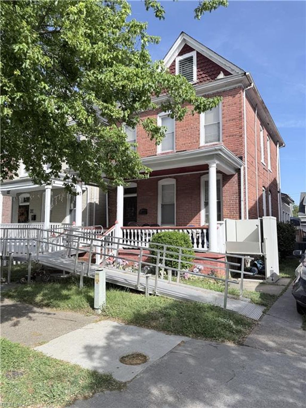 Photo of 208 37th Street, Norfolk, VA 23504 (MLS # 10629992)