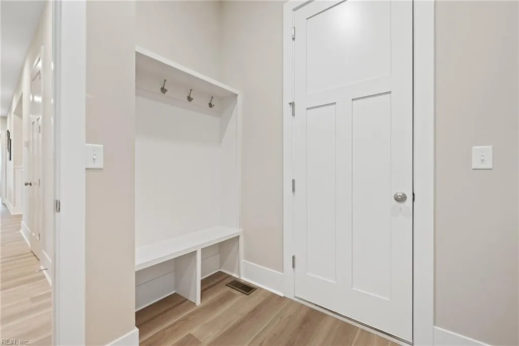 Smithfield, Virginia 23430, United States, 4 Bedrooms Bedrooms, ,3 BathroomsBathrooms,Residential,Pending,29997