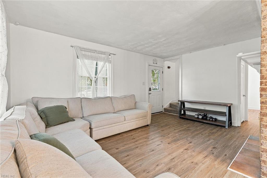 Photo of 912 Wakefield Avenue, Norfolk, VA 23502 (MLS # 10658112)