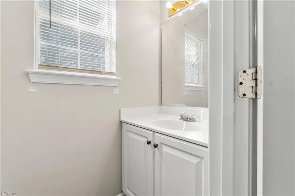 Suffolk, Virginia 23435, United States, 4 Bedrooms Bedrooms, ,3 BathroomsBathrooms,Residential,Active,86394