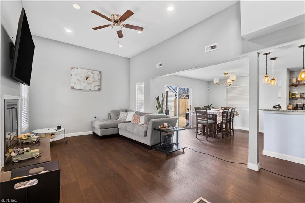3853 Meadowbrook CT
