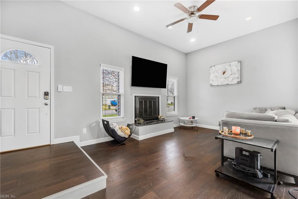 3853 Meadowbrook CT