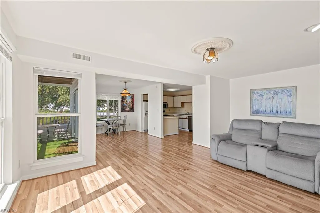 Hampton, Virginia 23669, United States, 3 Bedrooms Bedrooms, ,2 BathroomsBathrooms,Residential,Active,231022