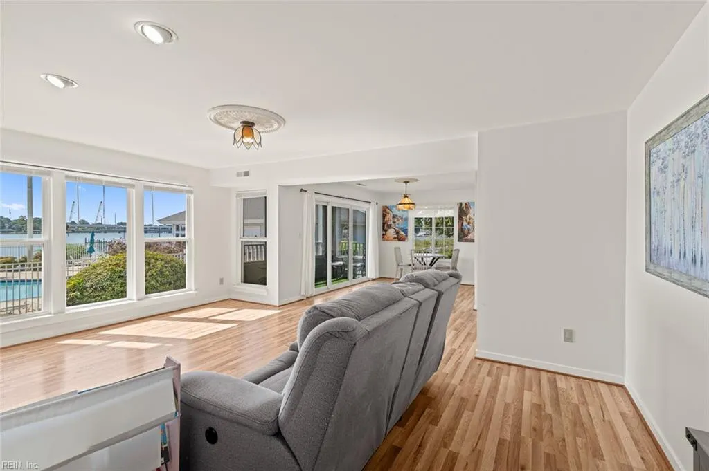 Hampton, Virginia 23669, United States, 3 Bedrooms Bedrooms, ,2 BathroomsBathrooms,Residential,Active,231022