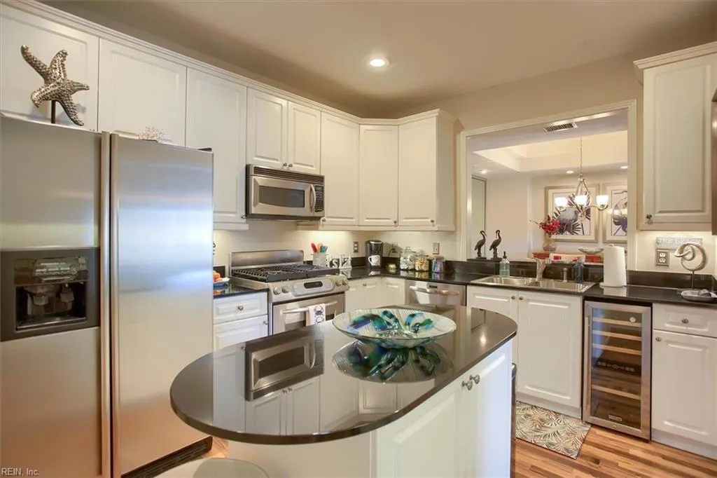 Virginia Beach, Virginia 23451, United States, 3 Bedrooms Bedrooms, ,2 BathroomsBathrooms,Residential,Pending,78686