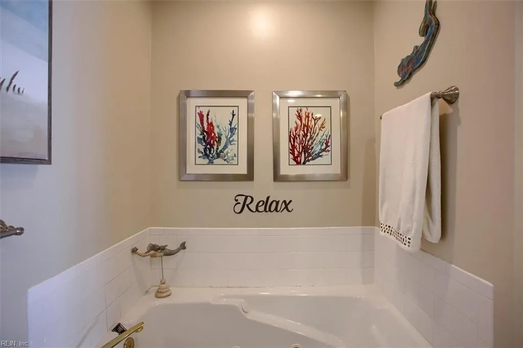 Virginia Beach, Virginia 23451, United States, 3 Bedrooms Bedrooms, ,2 BathroomsBathrooms,Residential,Pending,78686