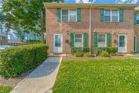 Townhouse in Virginia Beach VA 435 Barberton Drive.jpg