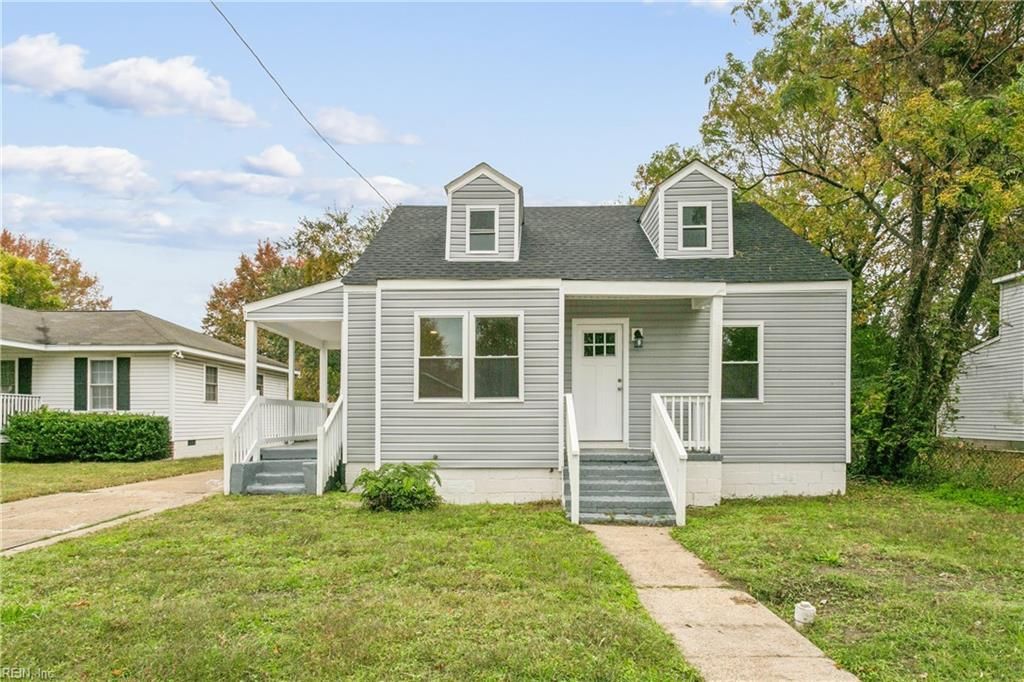 Photo of 924 Ivy Avenue, Newport News, VA 23607 (MLS # 10625315)