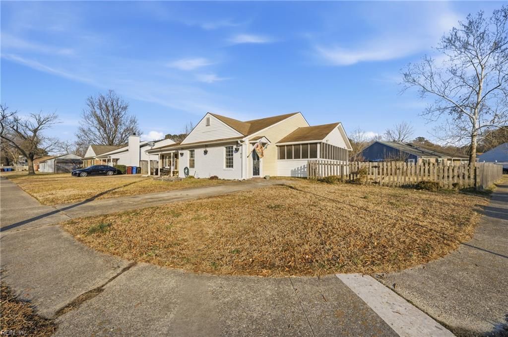 Photo of 813 Pine View Lane, Chesapeake, VA 23320 (MLS # 10619553)